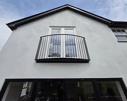 Metal balcony railing fabrication